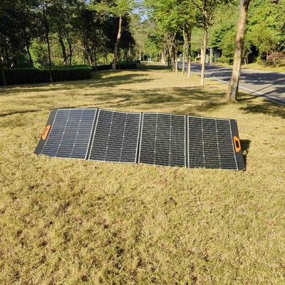 Draagbare fotovoltaïsche centrale met zonnepaneel