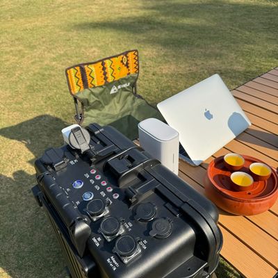 US 1388/Piece Samples Draagbare zonne-energiecentrale met LiFePO4-batterij