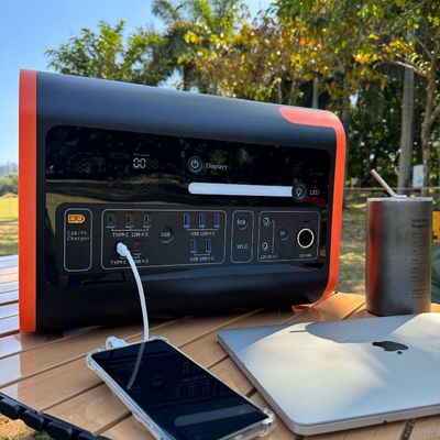 Mobiele USB-station 2000W snellaadbare zonne-energiegenerator met type-C 3*18W/2*100W
