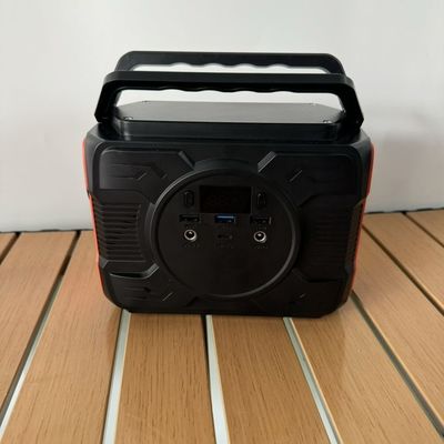 Draagbare zonne-energiecentrale 200W met LED-licht AC-uitgangsvermogen 5V-20V/2A Adapter-invoer