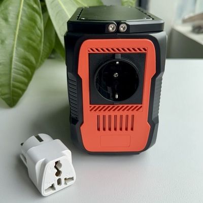 Draagbare zonne-energiecentrale 200W met LED-licht AC-uitgangsvermogen 5V-20V/2A Adapter-invoer