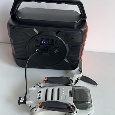 Buiten draagbare elektriciteitscentrale met een batterijcapaciteit van 48000 mAh en een uitgang van 200W/300W/600W