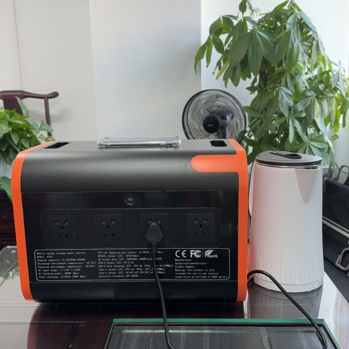 100W Type-C-uitgang 2200W zonne-energiegenerator voor buitenkamperen en noodstroom