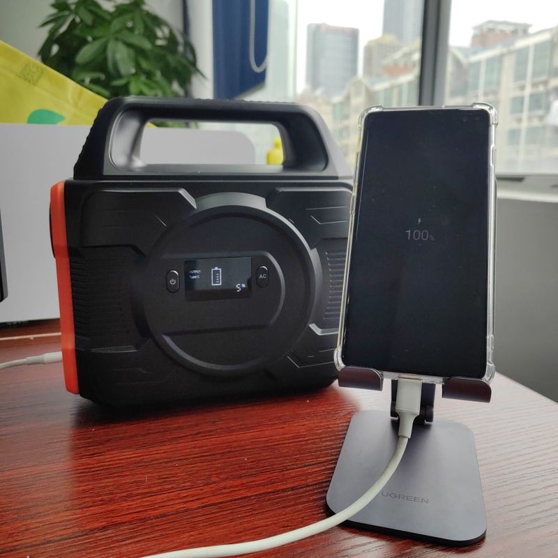 Herbruikbare zonne-energiegenerator van 300 W voor noodverlichting in huis en opladen van mobiele telefoons
