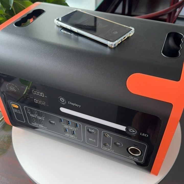 Zonnepaneel voor snel opladen Lithium draagbare elektriciteitscentrale Uitgangsfrequentie 50/60Hz