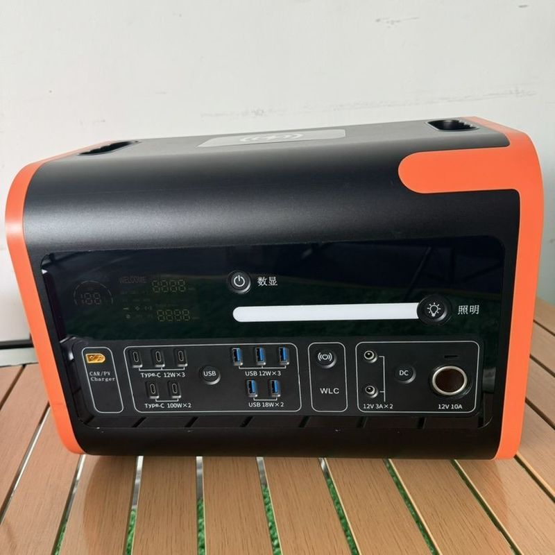 300W Camping LED-verlichting Mobiele energie zonne-generator Draagbare AT22 noodstation