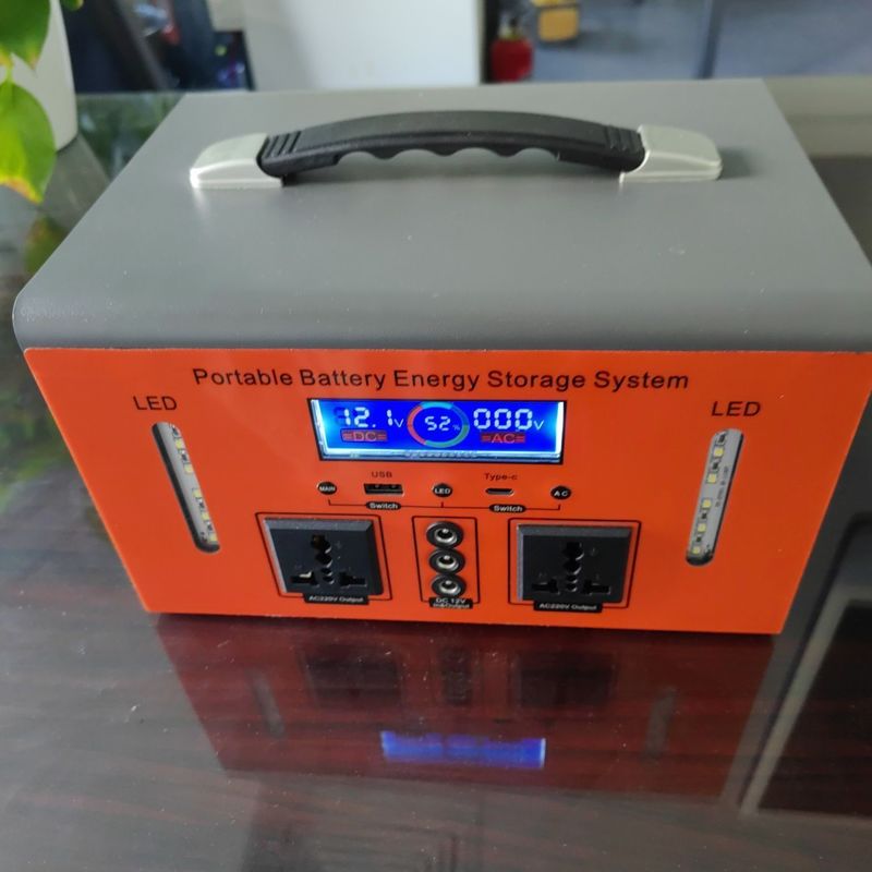 300W off-grid zonne- en mobiele-oplaadstation met 12V gelijkstroom-uitgangscorrectiegolf